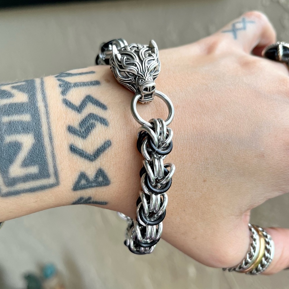 Men or women Handmade maille bracelet wolf head viking celt goth black & silver - Picture 3 of 16